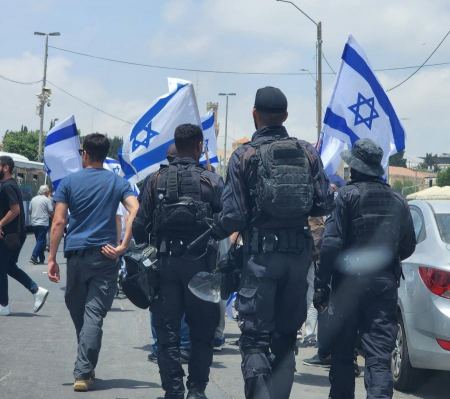 الشرطة الاسرائيلية تنتشر للحفاظ على مسيرة الاعلام بالقدس